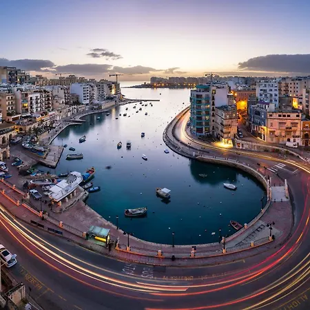 Bed & Breakfast Moon Malta Boutique With Rooftop Pool & Sea Views Of Valletta, Grand Harbour & Three Cities