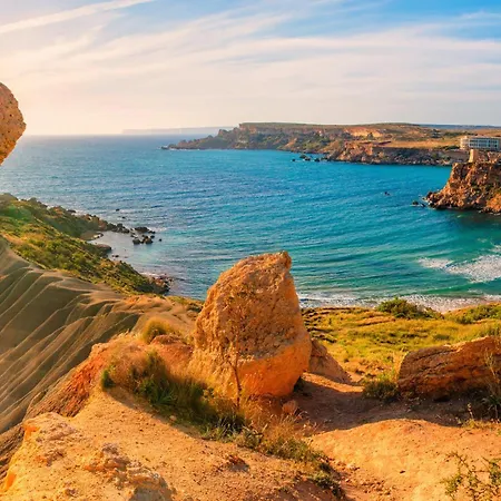 Bed & Breakfast Moon Malta Boutique With Rooftop Pool & Sea Views Of Valletta, Grand Harbour & Three Cities *
