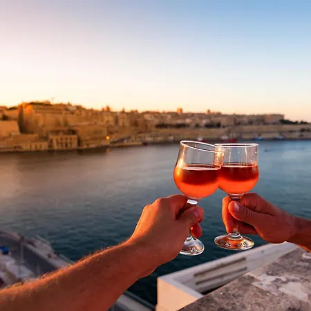 Bed & Breakfast Moon Malta Boutique With Rooftop Pool & Sea Views Of Valletta, Grand Harbour & Three Cities *