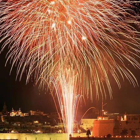Bed & Breakfast Moon Malta Boutique With Rooftop Pool & Sea Views Of Valletta, Grand Harbour & Three Cities *