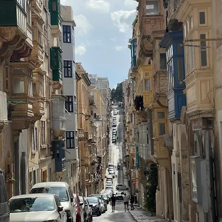 Bed & Breakfast Moon Malta Boutique With Rooftop Pool & Sea Views Of Valletta, Grand Harbour & Three Cities *