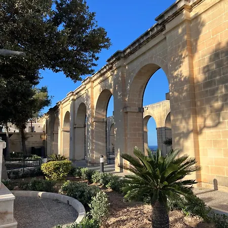 ベッド・アンド・ブレックファスト Moon Malta Boutique With Rooftop Pool & Sea Views Of Valletta, Grand Harbour & Three Cities 3*