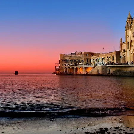 Moon Malta Boutique With Rooftop Pool & Sea Views Of Valletta, Grand Harbour & Three Cities Bed & Breakfast Cospicua