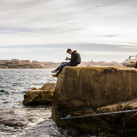 Moon Malta Boutique With Rooftop Pool & Sea Views Of Valletta, Grand Harbour & Three Cities Bed & Breakfast *
