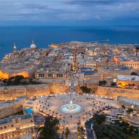 Bed & Breakfast Moon Malta Boutique With Rooftop Pool & Sea Views Of Valletta, Grand Harbour & Three Cities Cospicua
