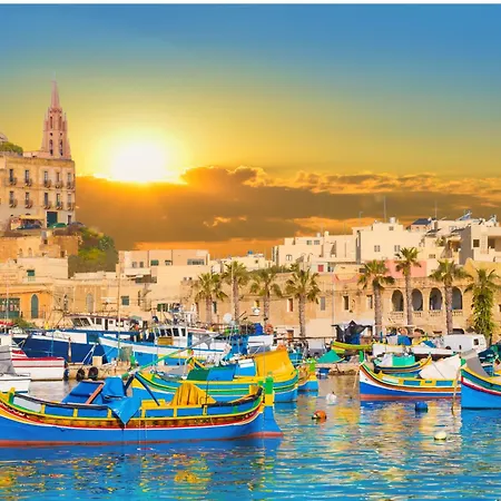 Moon Malta Boutique With Rooftop Pool & Sea Views Of Valletta, Grand Harbour & Three Cities Bed & Breakfast Cospicua