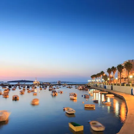 Moon Malta Boutique With Rooftop Pool & Sea Views Of Valletta, Grand Harbour & Three Cities Bed & Breakfast