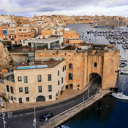 Bed & Breakfast Moon Malta Boutique With Rooftop Pool & Sea Views Of Valletta, Grand Harbour & Three Cities