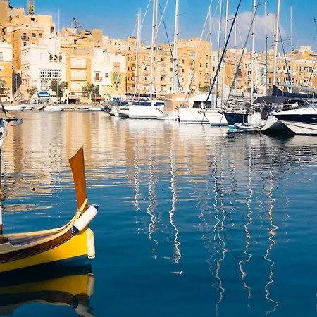 Bed & Breakfast Moon Malta Boutique With Rooftop Pool & Sea Views Of Valletta, Grand Harbour & Three Cities Cospicua