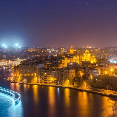 Bed & Breakfast Moon Malta Boutique With Rooftop Pool & Sea Views Of Valletta, Grand Harbour & Three Cities