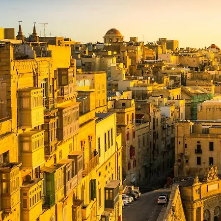 Bed & Breakfast Moon Malta Boutique With Rooftop Pool & Sea Views Of Valletta, Grand Harbour & Three Cities Cospicua