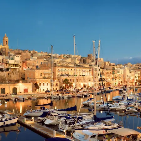 Moon Malta Boutique With Rooftop Pool & Sea Views Of Valletta, Grand Harbour & Three Cities Bed & Breakfast *