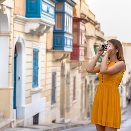 Bed & Breakfast Moon Malta Boutique With Rooftop Pool & Sea Views Of Valletta, Grand Harbour & Three Cities *