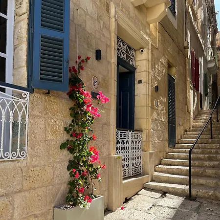 Moon Malta Boutique With Rooftop Pool & Sea Views Of Valletta, Grand Harbour & Three Cities 住宿加早餐酒店