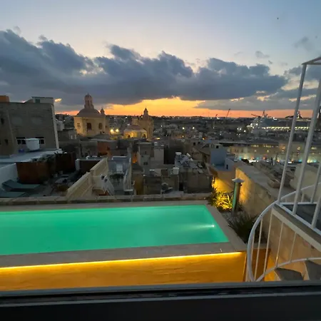 Moon Malta Boutique With Rooftop Pool & Sea Views Of Valletta, Grand Harbour & Three Cities Bed & Breakfast *