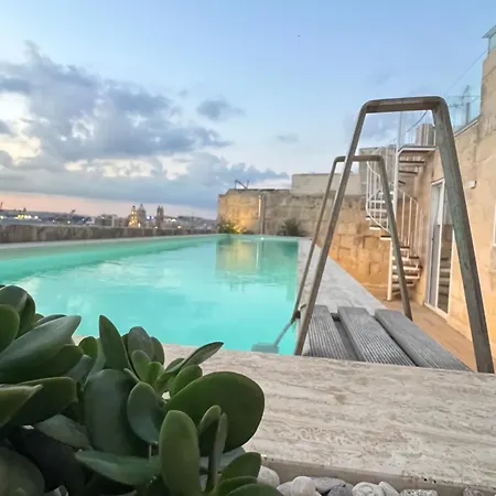 Moon Malta Boutique With Rooftop Pool & Sea Views Of Valletta, Grand Harbour & Three Cities Bed & Breakfast