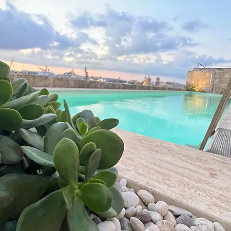Moon Malta Boutique With Rooftop Pool & Sea Views Of Valletta, Grand Harbour & Three Cities Bed & Breakfast Cospicua