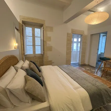 Bed & Breakfast Moon Malta Boutique With Rooftop Pool & Sea Views Of Valletta, Grand Harbour & Three Cities *