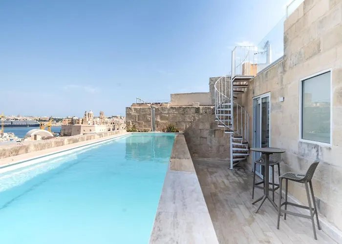 B&B Moon Malta Boutique With Rooftop Pool & Sea Views Of Valletta, Grand Harbour & Three Cities 3*