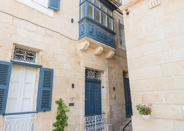 B&B Moon Malta Boutique With Rooftop Pool & Sea Views Of Valletta, Grand Harbour & Three Cities