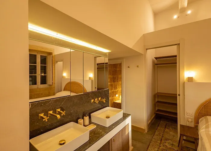 Moon Malta Boutique With Rooftop Pool & Sea Views Of Valletta, Grand Harbour & Three Cities B&B