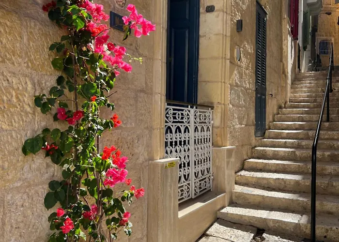 B&B Moon Malta Boutique With Rooftop Pool & Sea Views Of Valletta, Grand Harbour & Three Cities Cospicua
