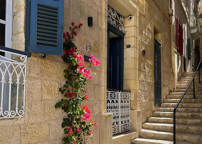 Moon Malta Boutique With Rooftop Pool & Sea Views Of Valletta, Grand Harbour & Three Cities B&B