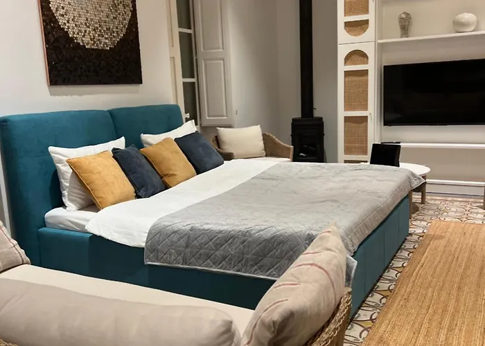 B&B Moon Malta Boutique With Rooftop Pool & Sea Views Of Valletta, Grand Harbour & Three Cities 3*